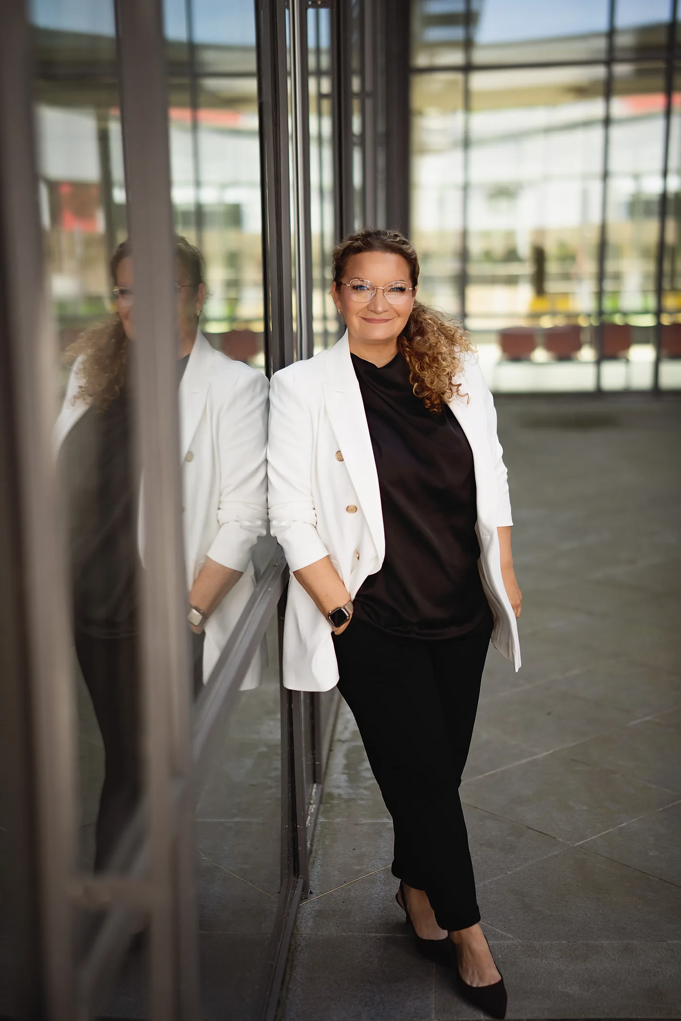 Martina Toušová Stupková, moderátorka podcastu S odstupem